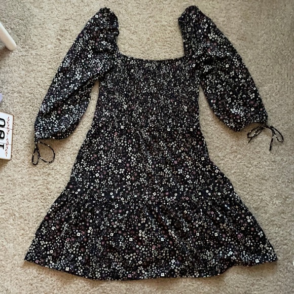 Topshop Dresses & Skirts - Topshop floral shirred fit and flare mini dress